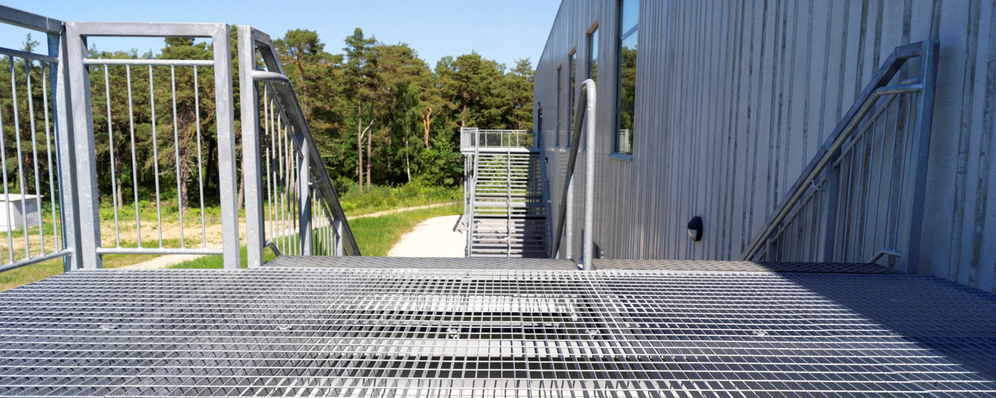 Treppenabsatz aus Gitterrost